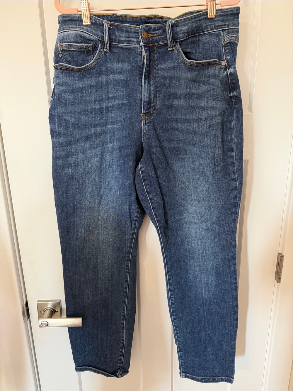 Judy Blue Women's Straight Leg Jeans in Medium Blue Wash